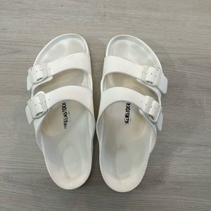 Birkenstock Arizona EVA Sandal in White, Size 8/8.5